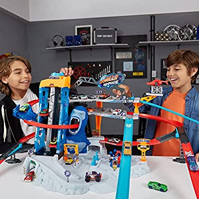 Metal Machines Gorilla Rampage Garage Track Set - $16.24 ($59.99)